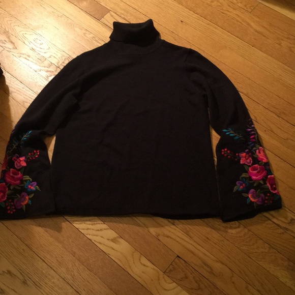 Linea Top - Picture 2 of 6